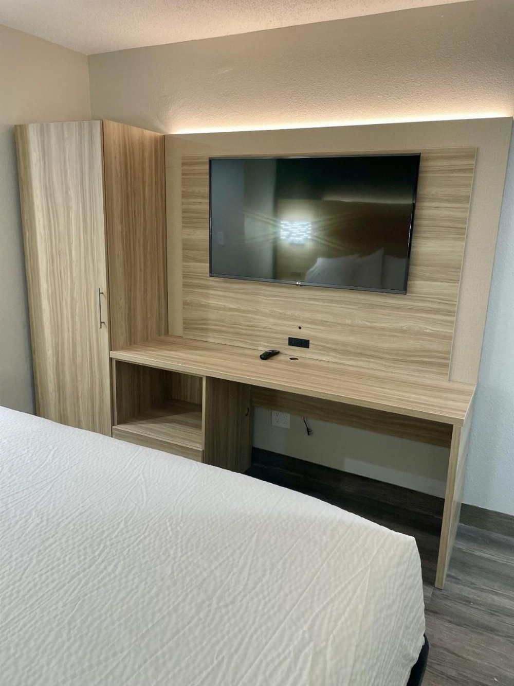 Quadruple Room with Two Queen Beds - Non Smoking