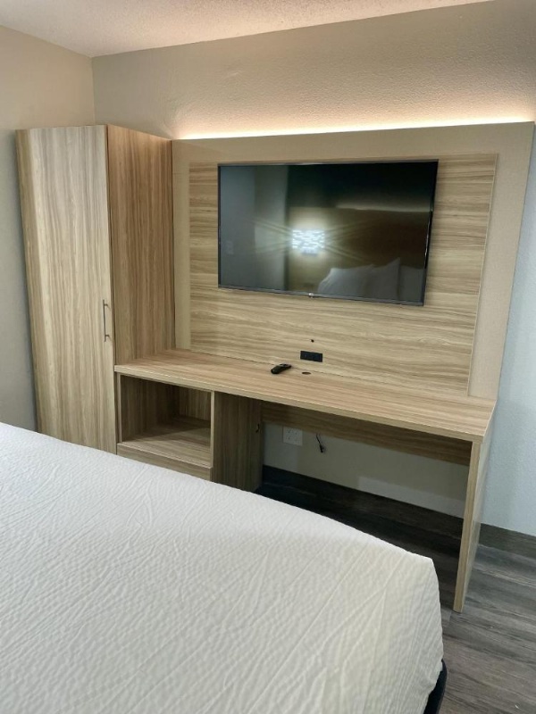 Cedar Bluff Inn image 16